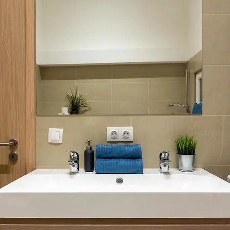 Deluxe Downtown By Elisabeth