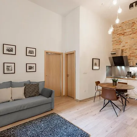 Deluxe Downtown By Elisabeth *